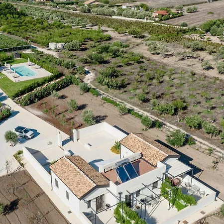 In Mit Terrasse- Gemeinsamem Pool Und Garten By Interhome *