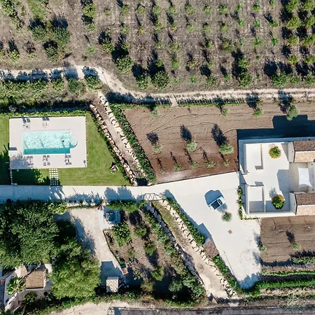 In Mit Terrasse- Gemeinsamem Pool Und Garten By Interhome