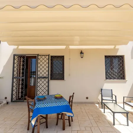 In Mit Terrasse- Gemeinsamem Pool Und Garten By Interhome * Noto
