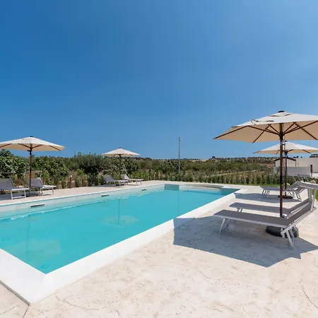 In Mit Terrasse- Gemeinsamem Pool Und Garten By Interhome