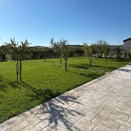 Daire In Mit Terrasse- Gemeinsamem Pool Und Garten By Interhome