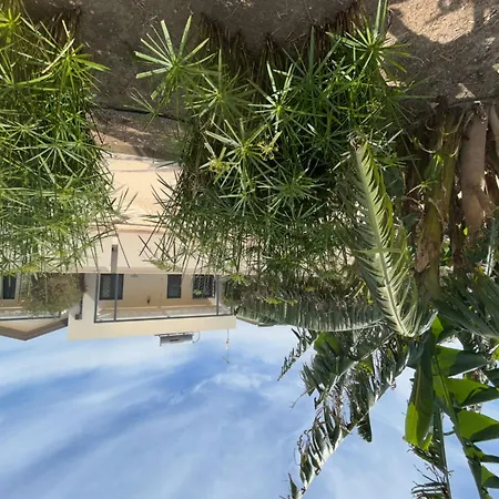 In Mit Terrasse- Gemeinsamem Pool Und Garten By Interhome * Noto